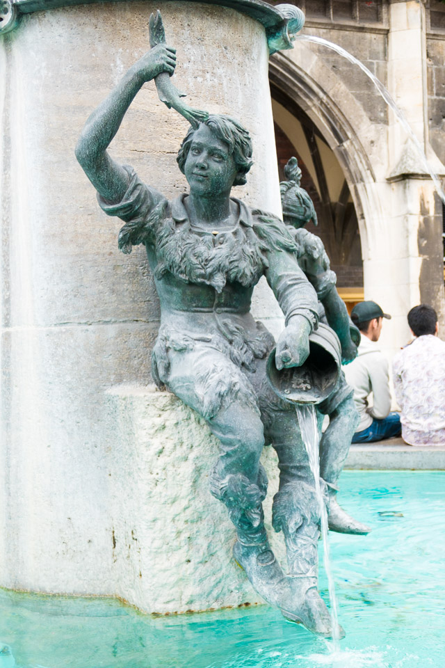 Munich-Fountains-P1000860.jpg