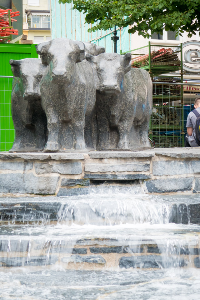 Munich-Fountains-P1000890.jpg