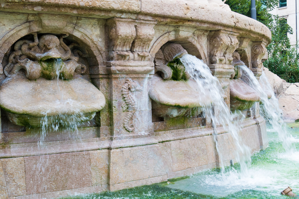 Munich-Fountains-P1010024.jpg