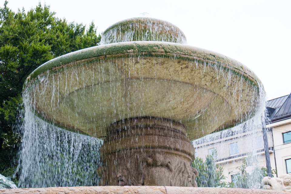 Munich-Fountains-P1010025.jpg