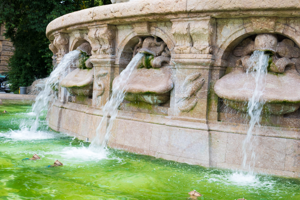 Munich-Fountains-P1010035.jpg