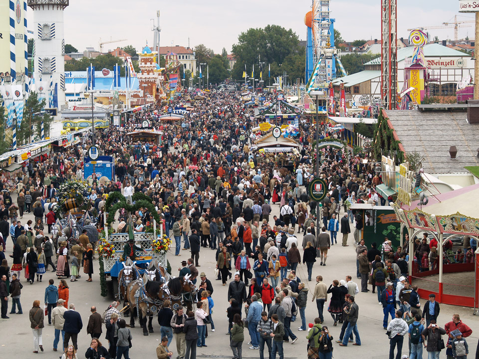 oktoberfest-2008-opening-day-27_2872465677_o.jpg