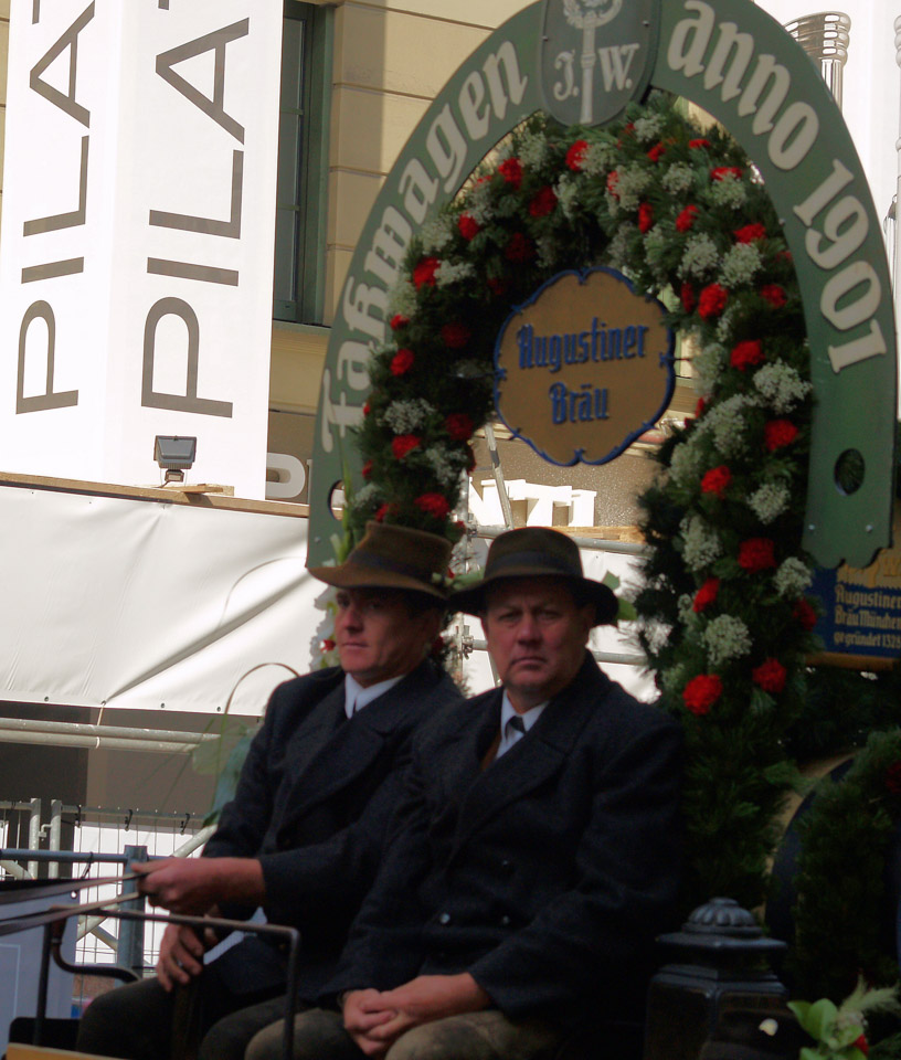 oktoberfest-2008-sunday-parade-01_2877086640_o.jpg