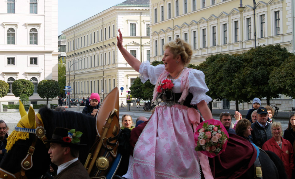 oktoberfest-2008-sunday-parade-07_2876322797_o.jpg