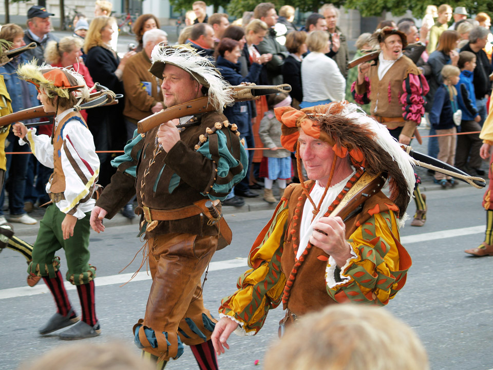 oktoberfest-2008-sunday-parade-12_2876380427_o.jpg