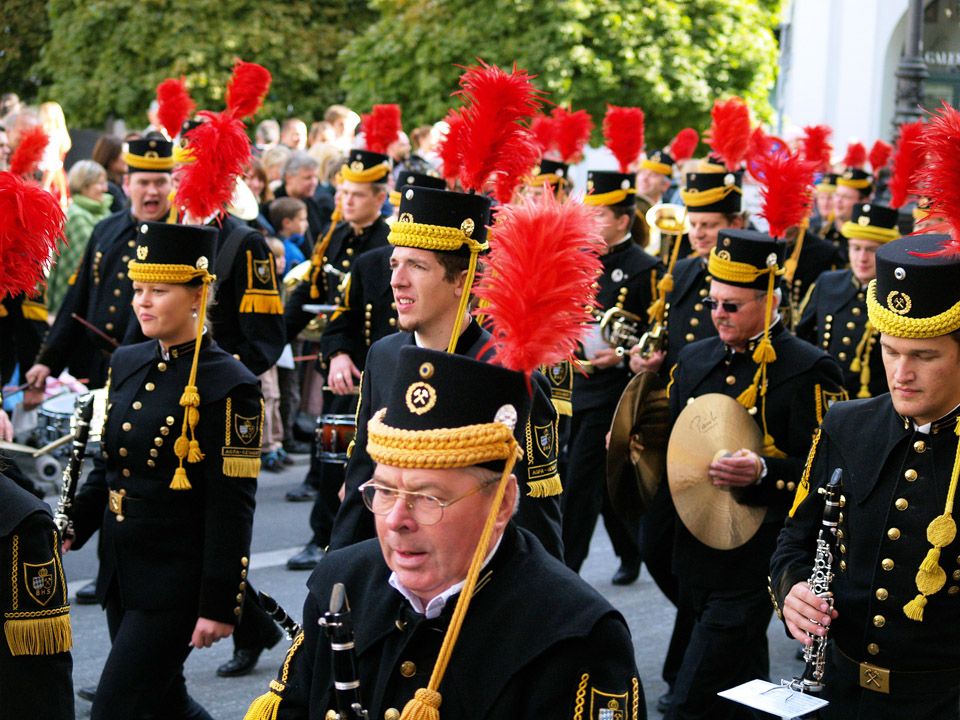 oktoberfest-2008-sunday-parade-26_2876246163_o.jpg