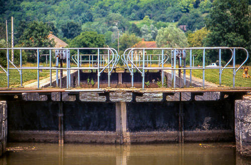 burgundy-houseboat-trip-51_518190560_o.jpg